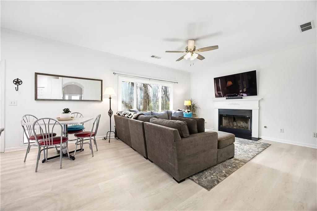 Image 9 of property listing at 2915 Brookwater Drive, Cumming, GA 30041