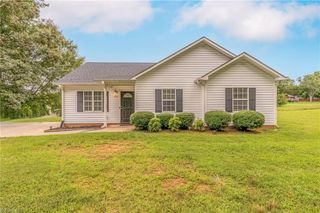 212 Eaglewood Lane, Winston-salem, NC 27127