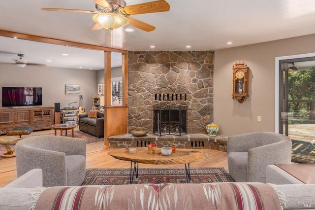 14856 Chalk Hill Rd, Healdsburg, CA 95448