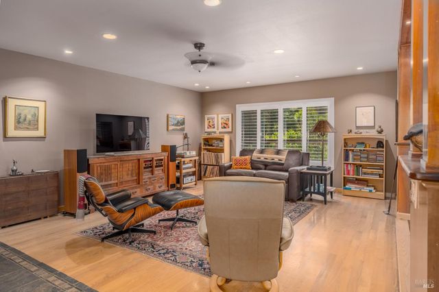 14856 Chalk Hill Rd, Healdsburg, CA 95448