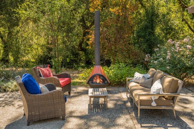 14856 Chalk Hill Rd, Healdsburg, CA 95448