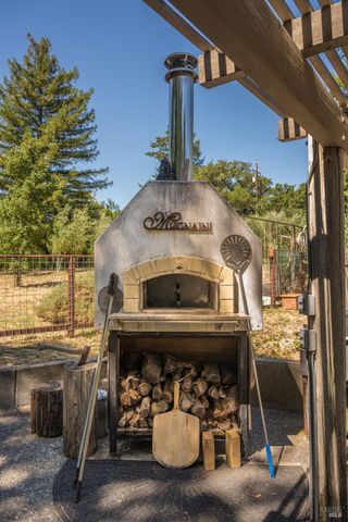 14856 Chalk Hill Rd, Healdsburg, CA 95448