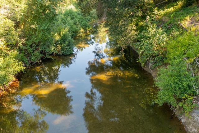 14856 Chalk Hill Rd, Healdsburg, CA 95448