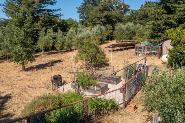 14856 Chalk Hill Rd, Healdsburg, CA 95448