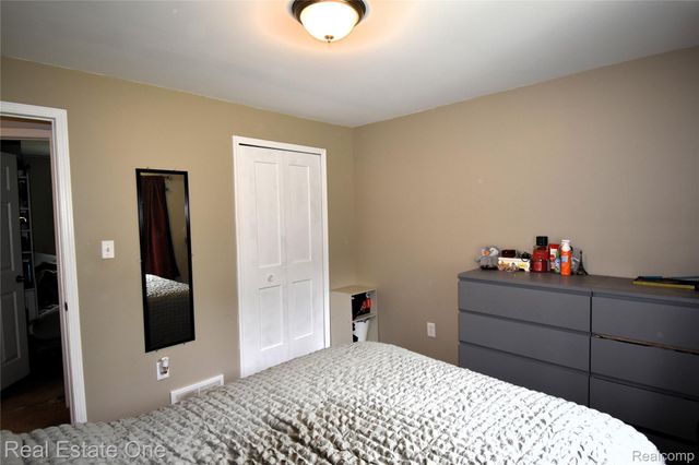 15404 Colbert Street, Romulus, MI 48174