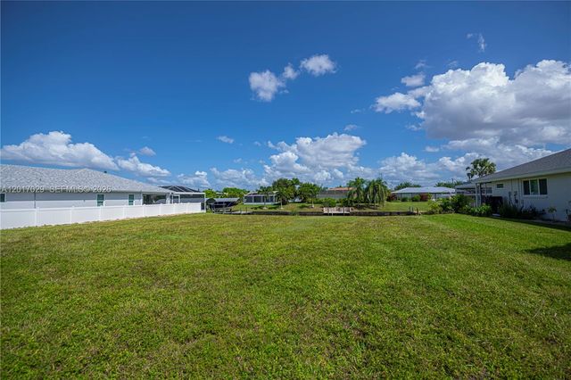 3725 SE 13th Ave, Cape Coral, FL 33904