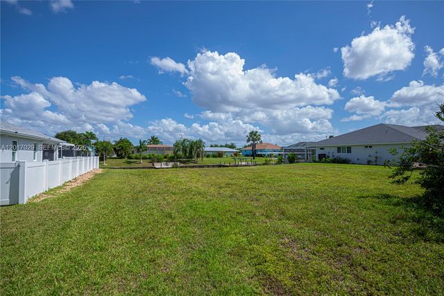3725 SE 13th Ave, Cape Coral, FL 33904