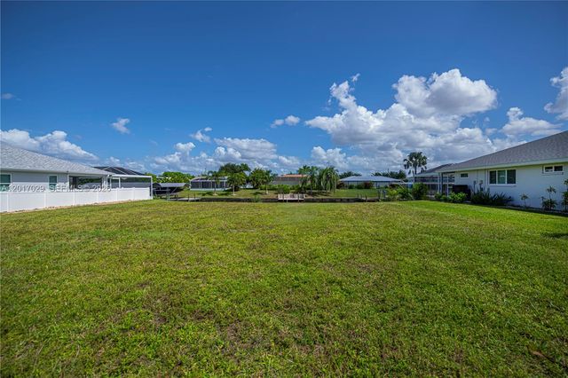 3725 SE 13th Ave, Cape Coral, FL 33904