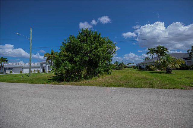 3725 SE 13th Ave, Cape Coral, FL 33904