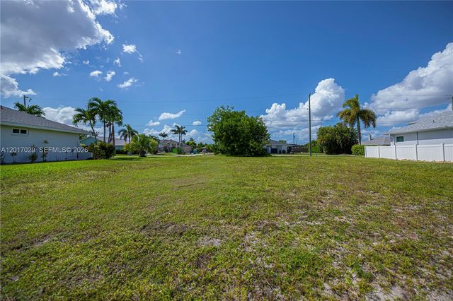 3725 SE 13th Ave, Cape Coral, FL 33904