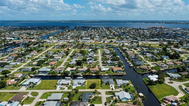 3725 SE 13th Ave, Cape Coral, FL 33904