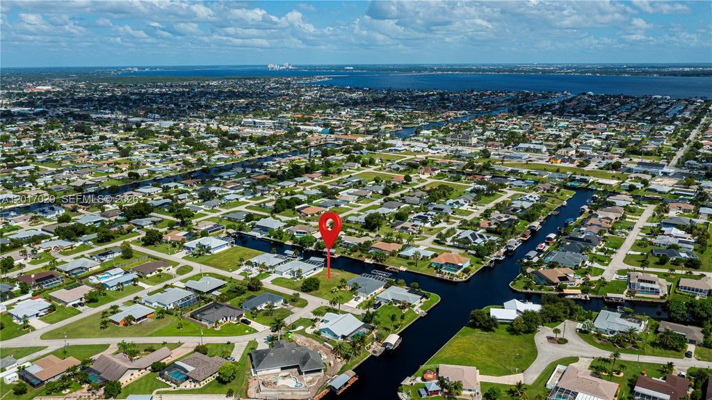 3725 SE 13th Ave, Cape Coral, FL 33904
