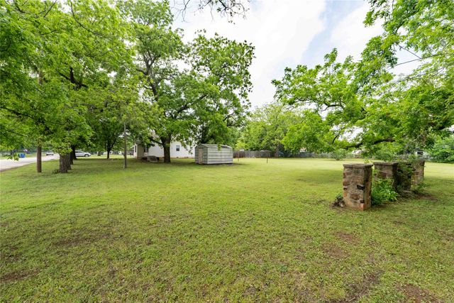 306 Owens Street, Bridgeport, TX 76426