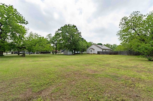 306 Owens Street, Bridgeport, TX 76426