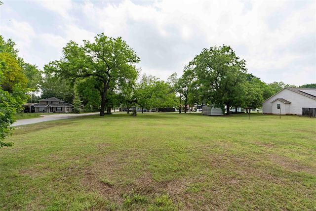306 Owens Street, Bridgeport, TX 76426