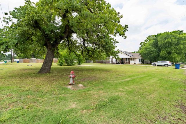 306 Owens Street, Bridgeport, TX 76426