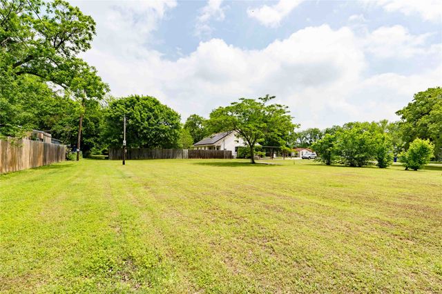 306 Owens Street, Bridgeport, TX 76426