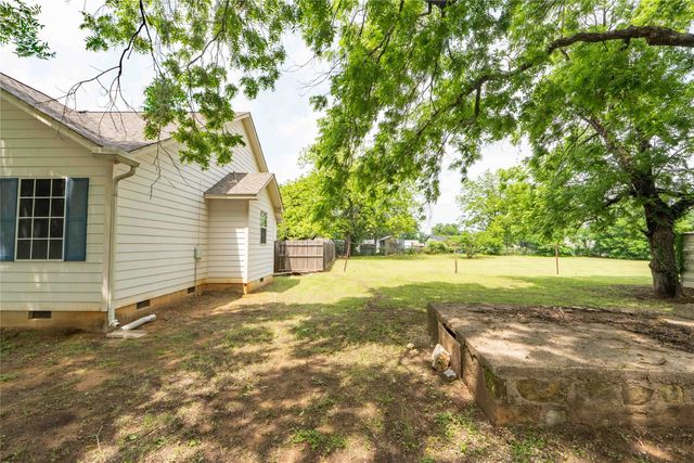 306 Owens Street, Bridgeport, TX 76426