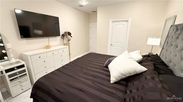 1904 E Ridgeway Circle, Edinburg, TX 78542