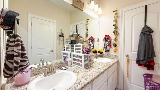 1904 E Ridgeway Circle, Edinburg, TX 78542