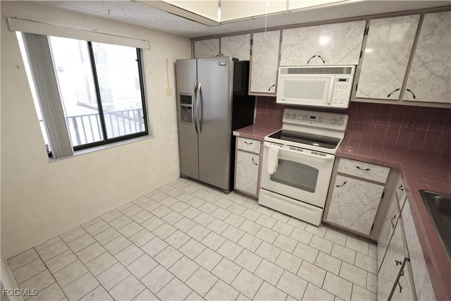 11220 Caravel CIR 203, Fort Myers, FL 33908