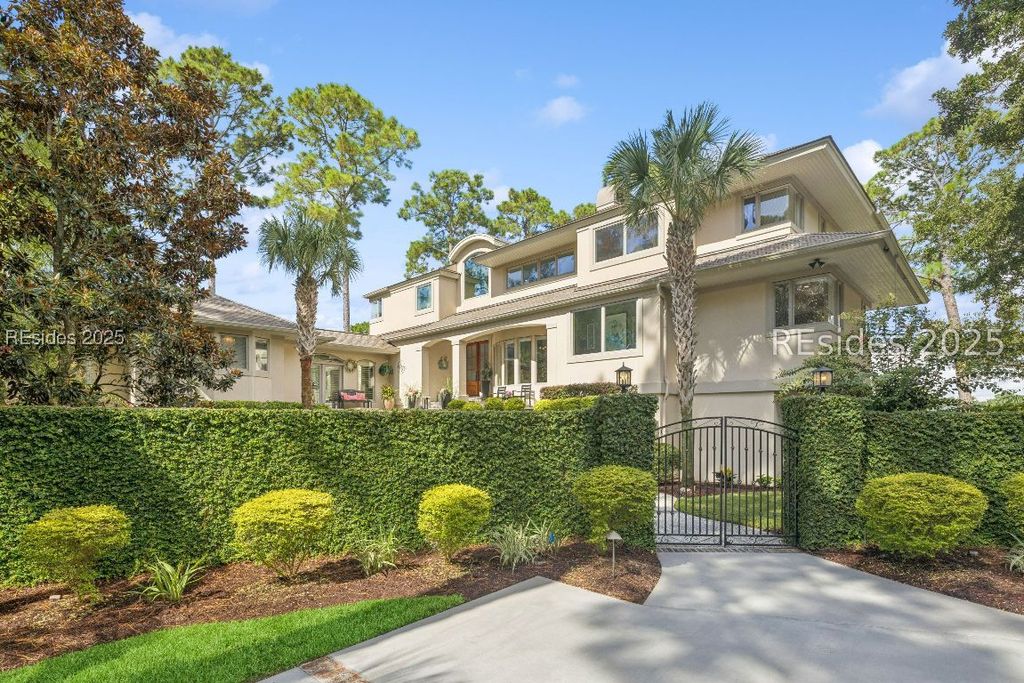 11 Foot Point Rd, Hilton Head Island, SC 29928