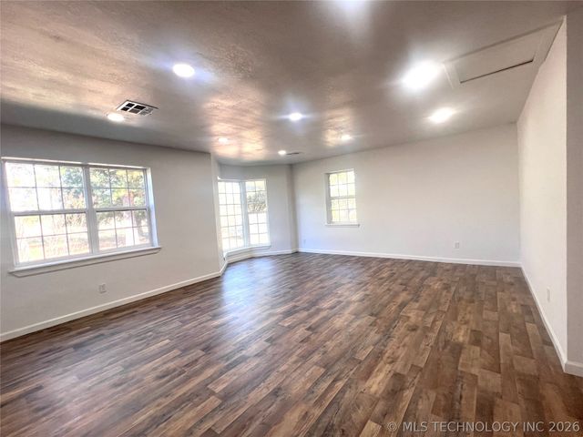563 W Chambers Road, Mcalester, OK 74501