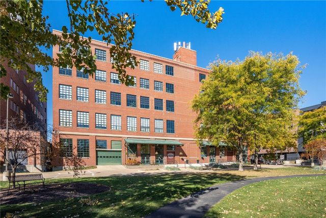 905 3rd Street SE 304, Cedar Rapids, IA 52401