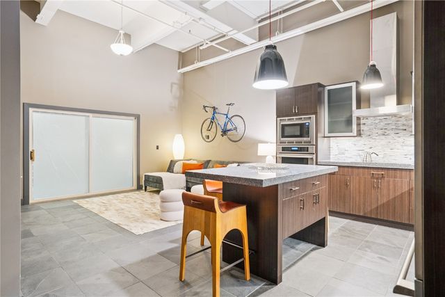 905 3rd Street SE 304, Cedar Rapids, IA 52401