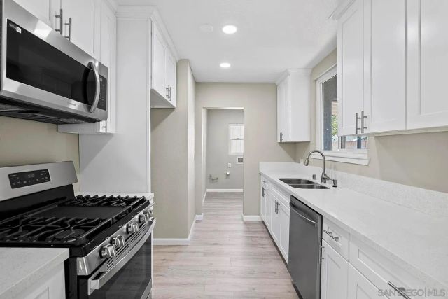 1111 W Avenue J10, Lancaster, CA 93534