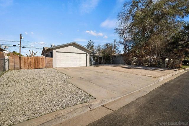 1111 W Avenue J10, Lancaster, CA 93534