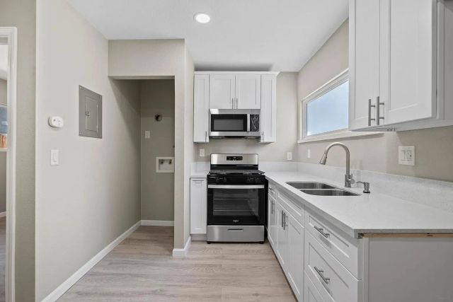 1111 W Avenue J10, Lancaster, CA 93534
