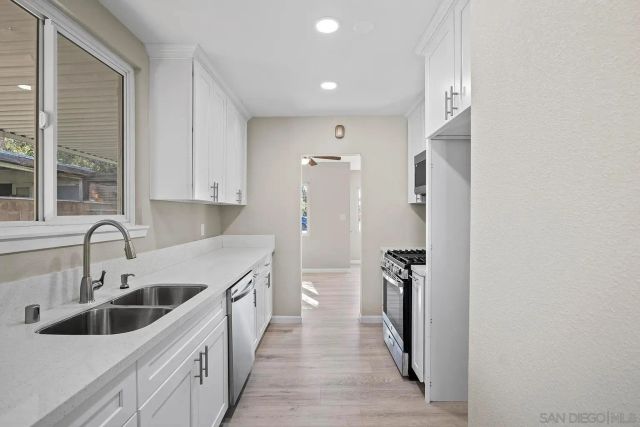 1111 W Avenue J10, Lancaster, CA 93534