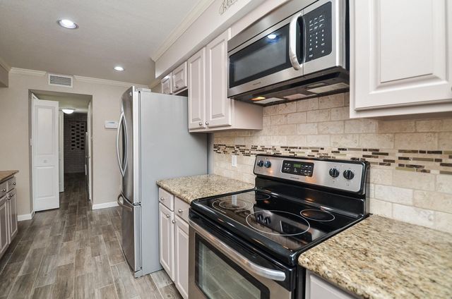 13074 Trail Hollow Drive 3074, Houston, TX 77079