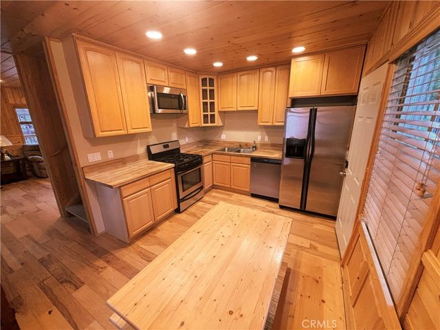 33308 Iris Drive, Green Valley Lake, CA 92341