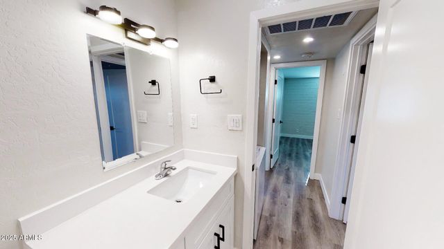 1011 E AMELIA Avenue, Phoenix, AZ 85014