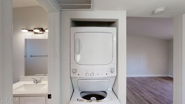 1011 E AMELIA Avenue, Phoenix, AZ 85014