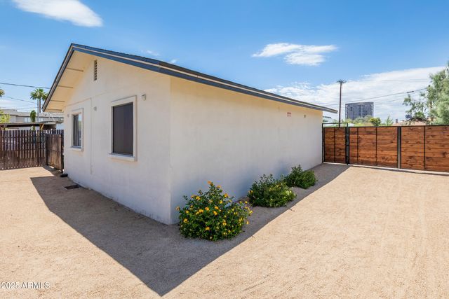 1011 E AMELIA Avenue, Phoenix, AZ 85014