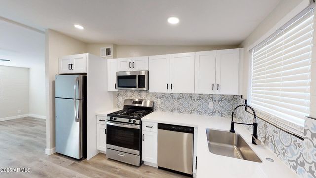 1011 E AMELIA Avenue, Phoenix, AZ 85014