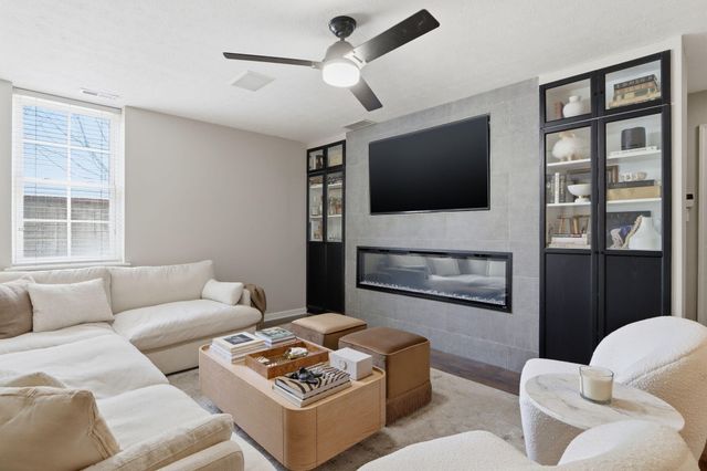 2035 Rhettsbury Street, Carmel, IN 46032