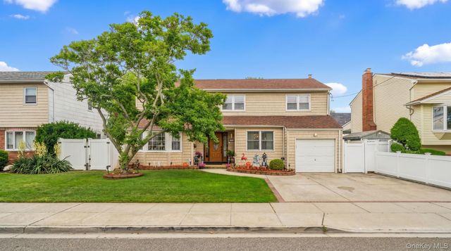 4382 New York Ave, Island Park, NY 11558