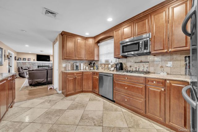 4382 New York Ave, Island Park, NY 11558