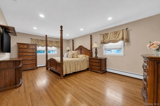 4382 New York Ave, Island Park, NY 11558