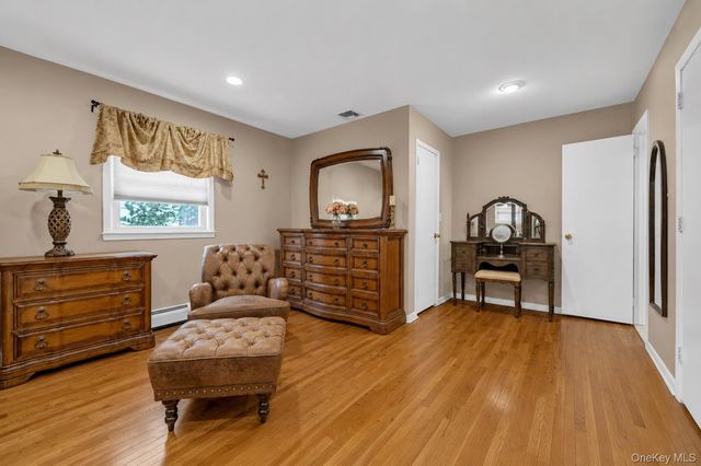 4382 New York Ave, Island Park, NY 11558