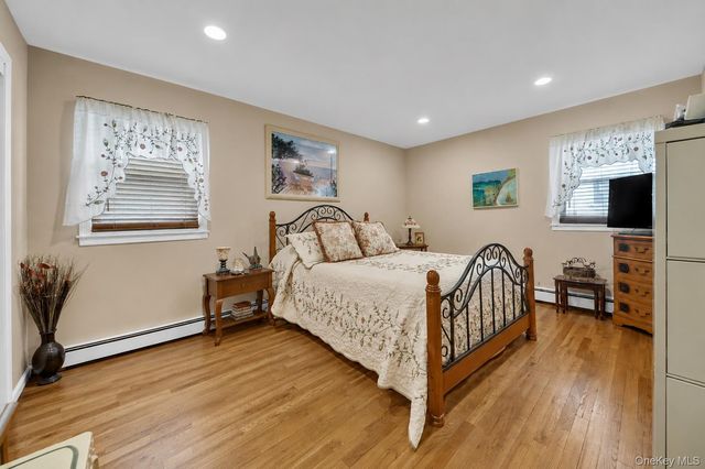 4382 New York Ave, Island Park, NY 11558
