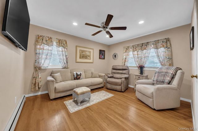 4382 New York Ave, Island Park, NY 11558