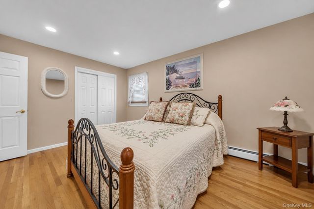 4382 New York Ave, Island Park, NY 11558