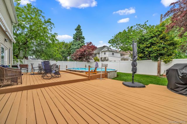 4382 New York Ave, Island Park, NY 11558