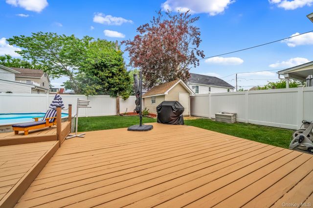 4382 New York Ave, Island Park, NY 11558