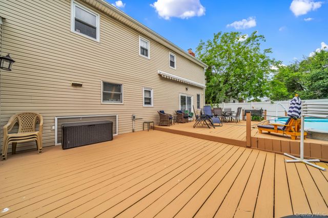 4382 New York Ave, Island Park, NY 11558